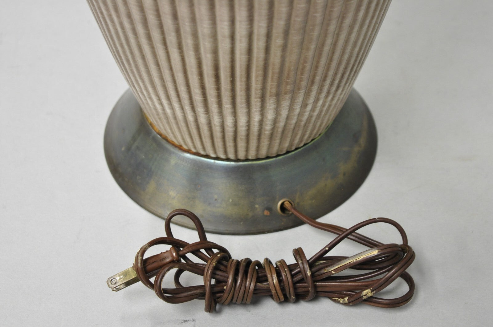 Vintage Mid Century Modern Beige Sculptural Ceramic Pottery Ribbed Table Lamp
