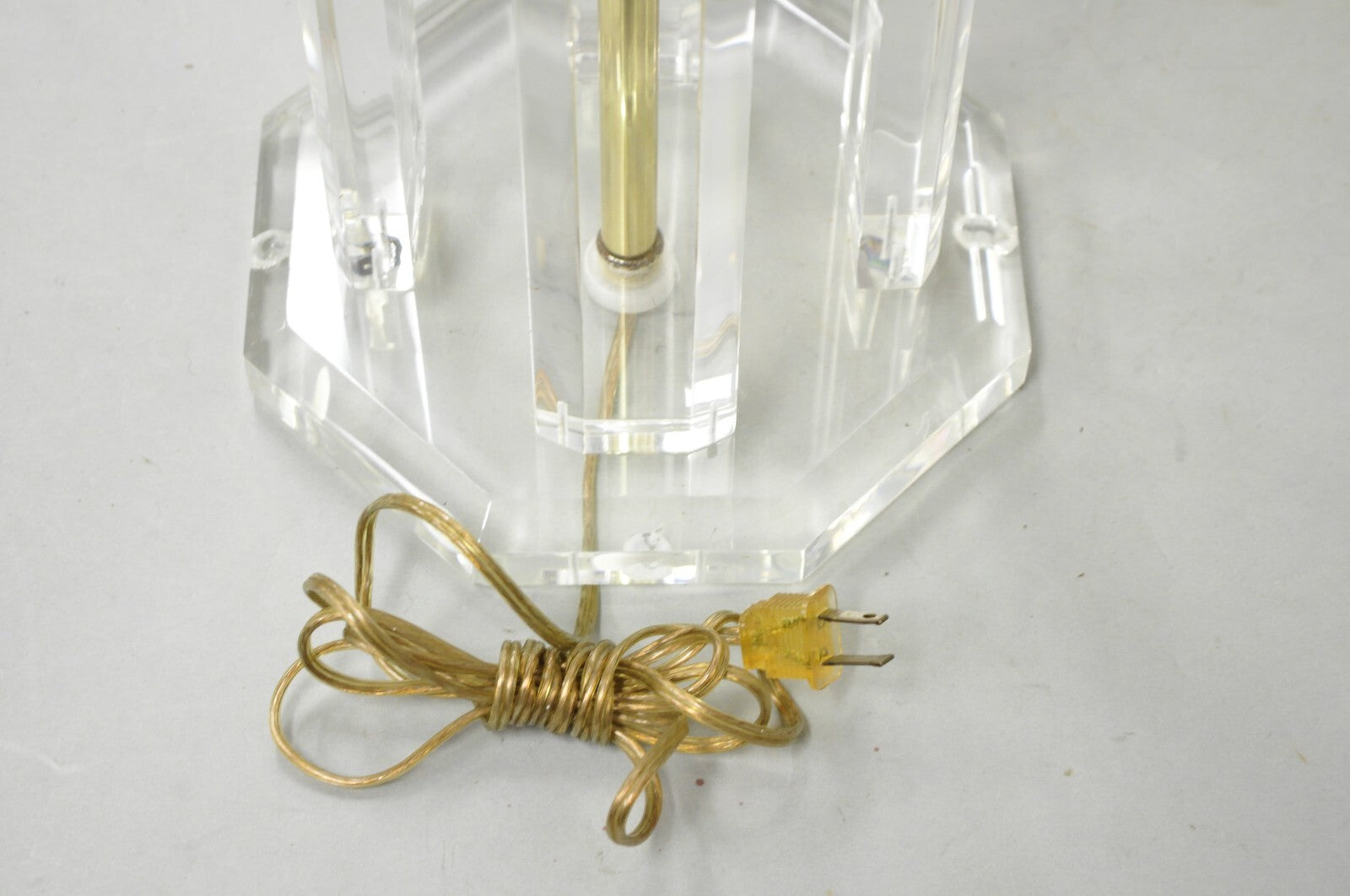 Vintage Mid Century Modern Clear Lucite & Brass Sculptural Modernist Table Lamp