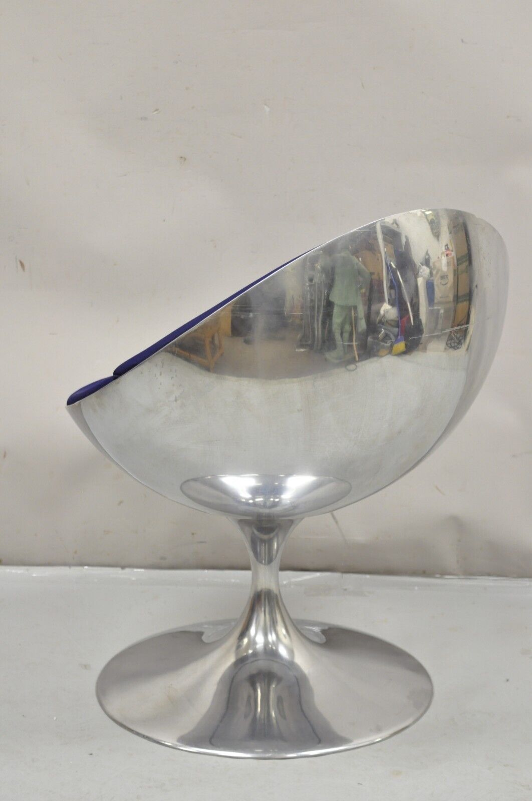 Prospettive Luna Swivel Saarinen Style Aluminum Blue Mid Century Club Chair
