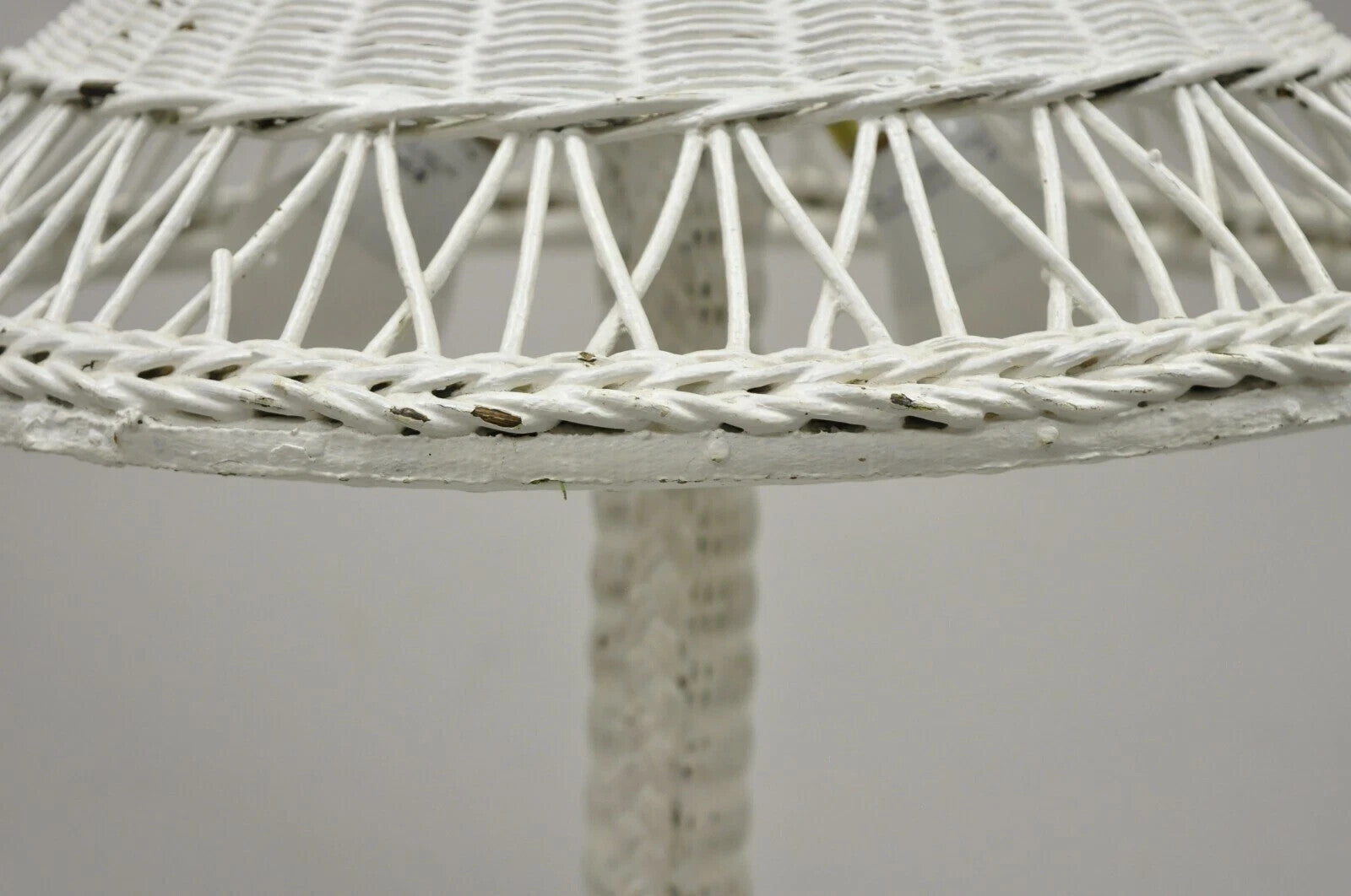 Antique Heywood Wakefield Arts & Crafts White Wicker Table Lamp With Shade