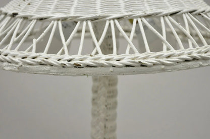 Antique Heywood Wakefield Arts & Crafts White Wicker Table Lamp With Shade