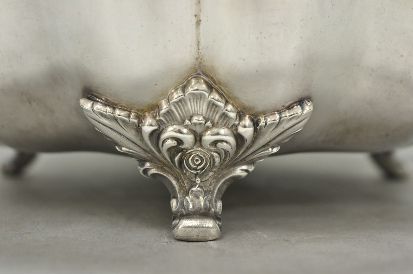 Webster Wilcox 3236C International Silver Plated Scalloped Centerpiece Bowl
