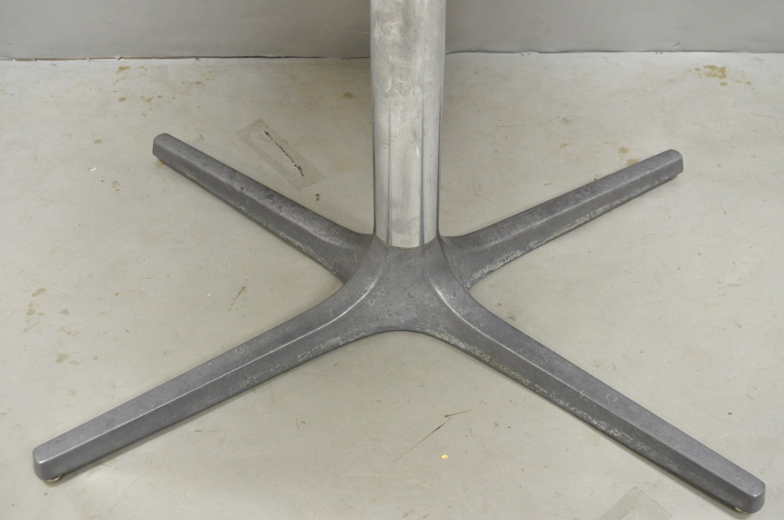 Mid Century Modern Seashell Resin Top Aluminum Propeller Base Dining Table