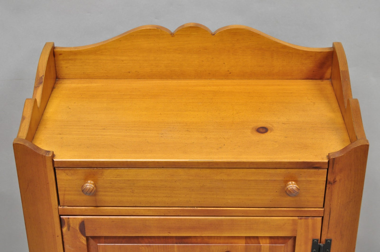 Vintage Broyhill USA Colonial Style Pine Wood Washstand Side Table Cabinet