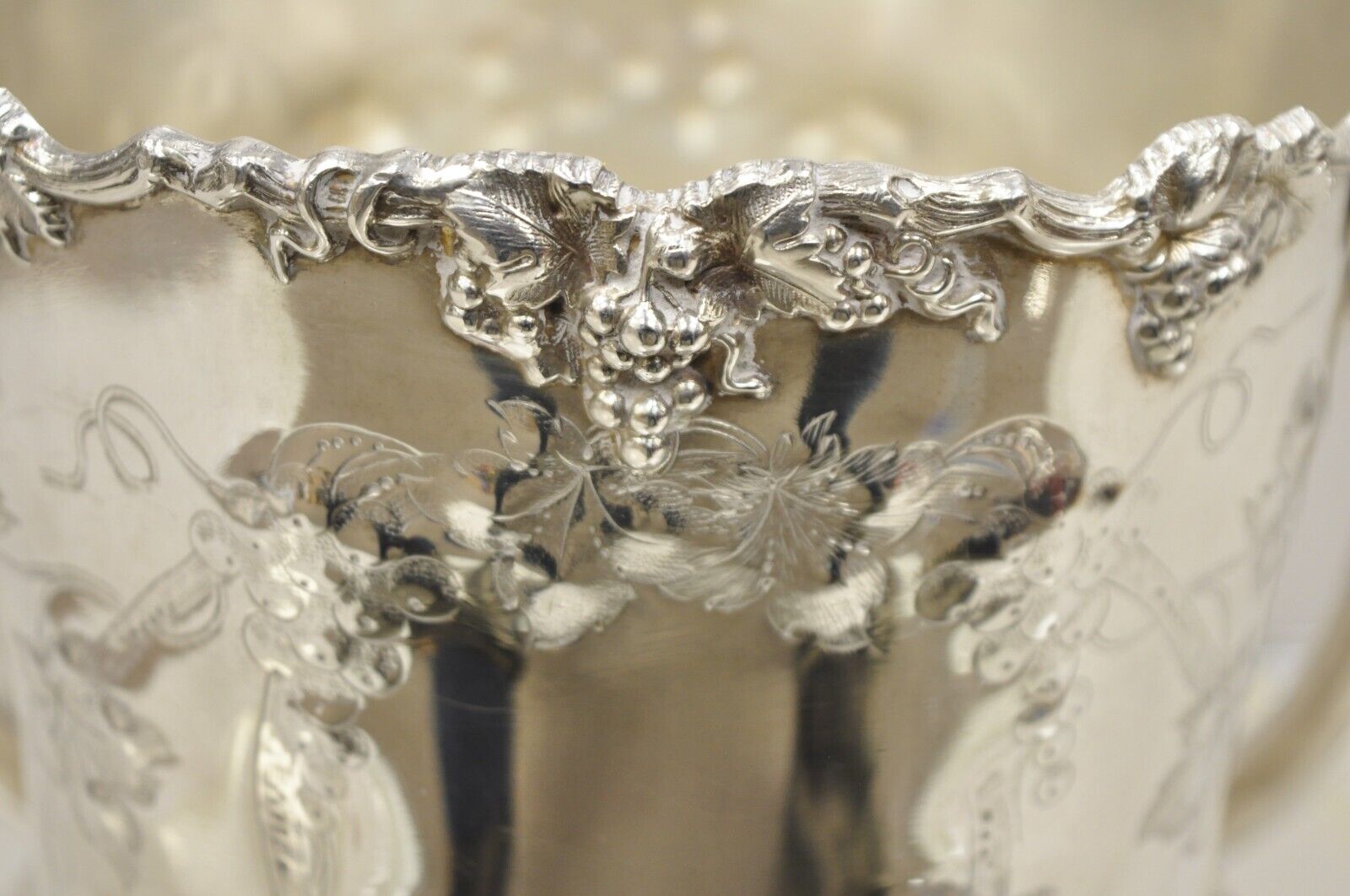 Antique BSCEP English Victorian Silver Plated  Grapevine Ice Bucket w Handle.