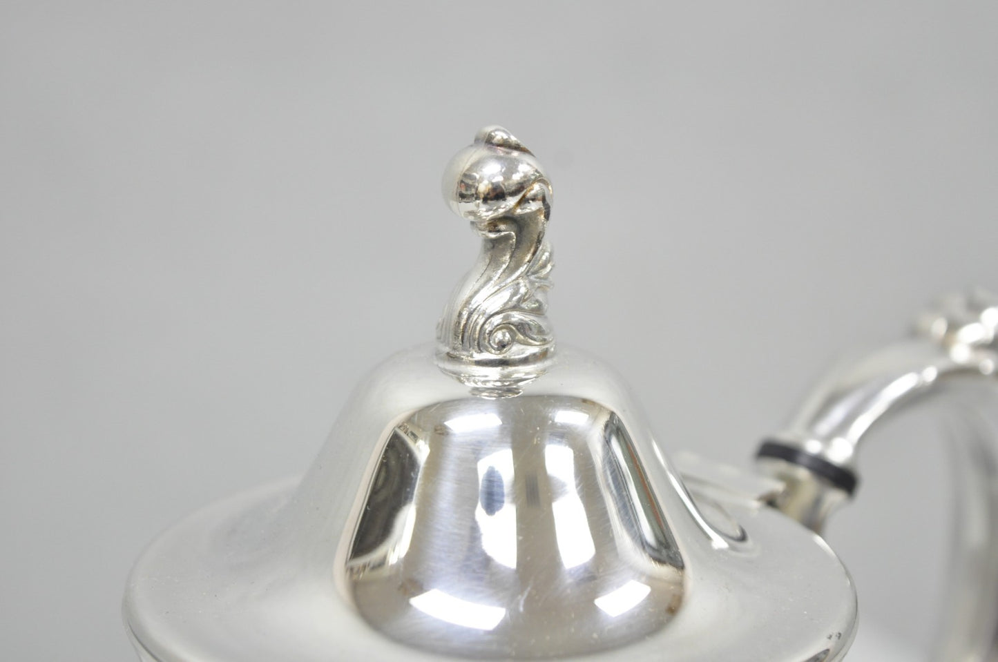 Vintage Oneida Victorian Style Silver Plated Victorian Teapot Coffee Pot