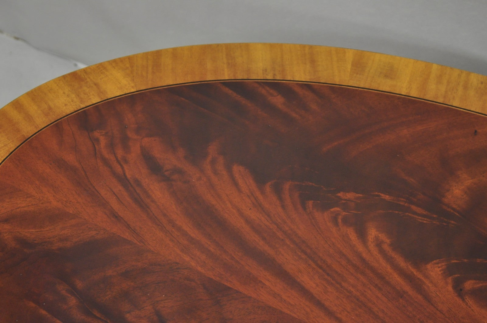 Ethan Allen Newport Collection Banded Mahogany Oval Duncan Phyfe Coffee Table