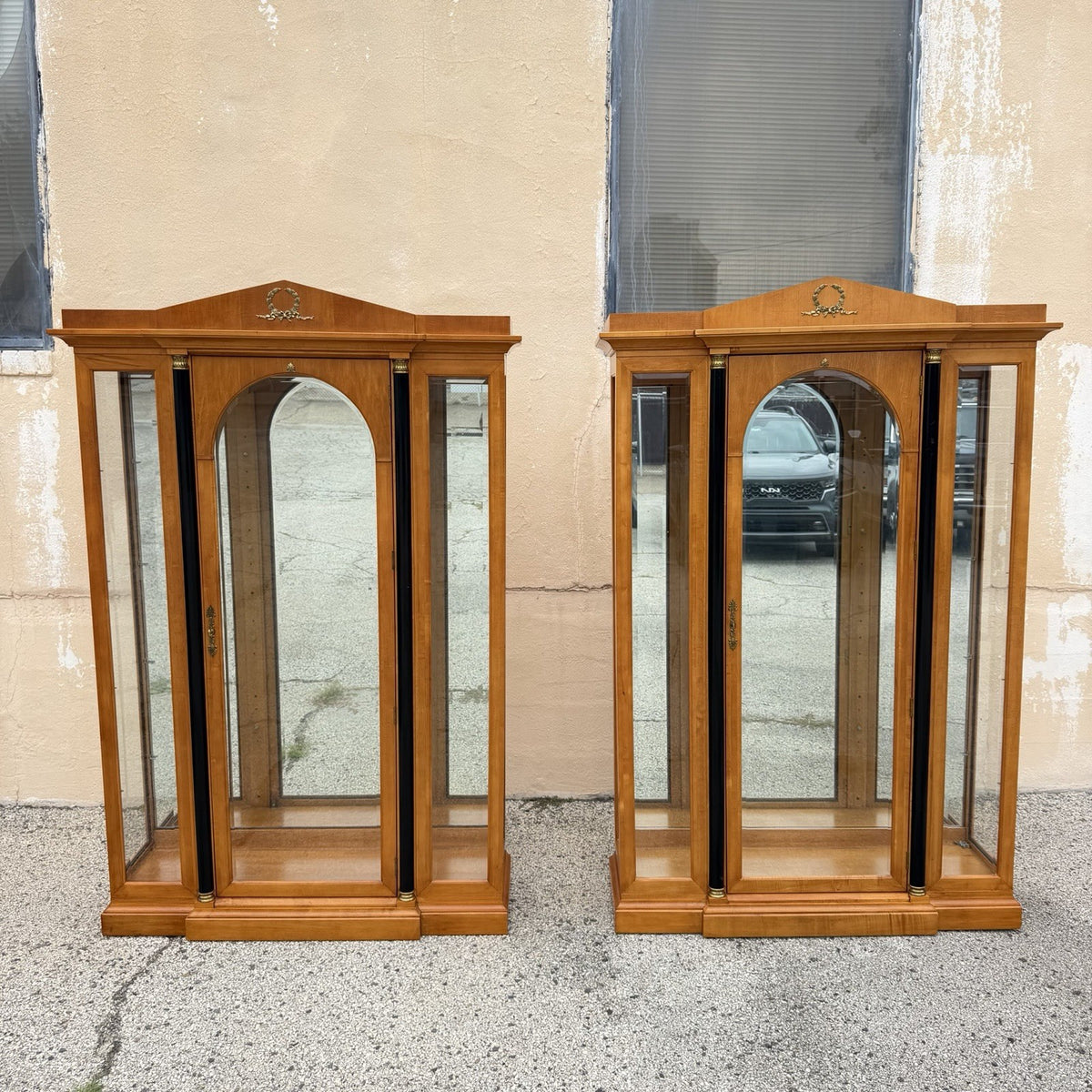 Thomasville Grand Classics Neoclassical Cherry Biedermeier Curio China Cabinet B