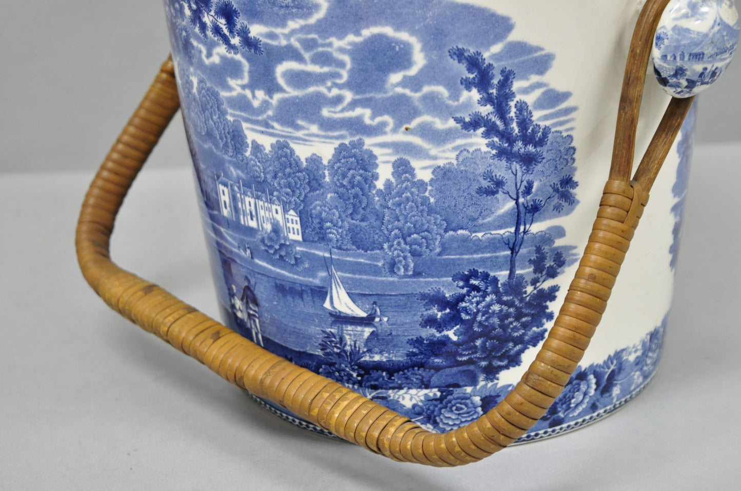 Wedgwood Landscape Etruria Pattern Blue White Porcelain Covered Slop Pot Commode