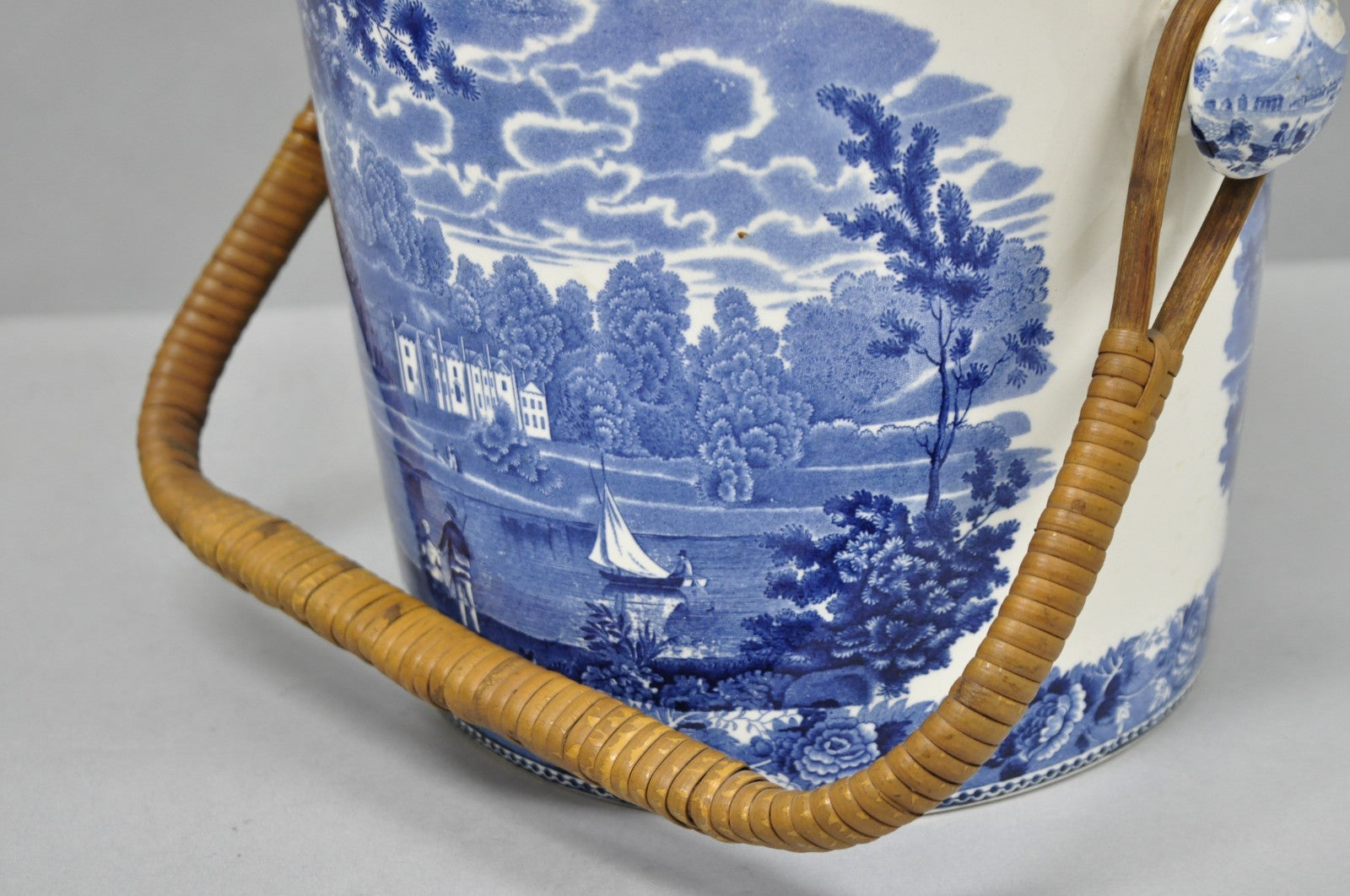 Wedgwood Landscape Etruria Pattern Blue White Porcelain Covered Slop Pot Commode