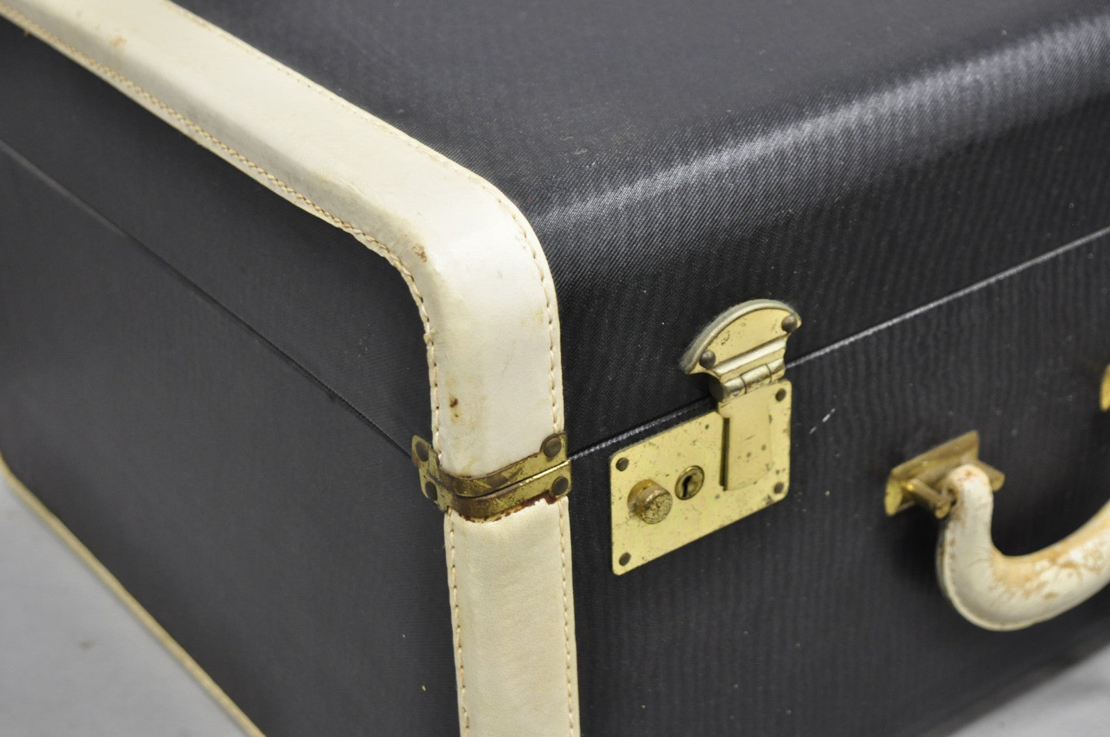 Vintage Art Deco Black & White Hard Case Travel Luggage Suitcase - 2 Pc Set