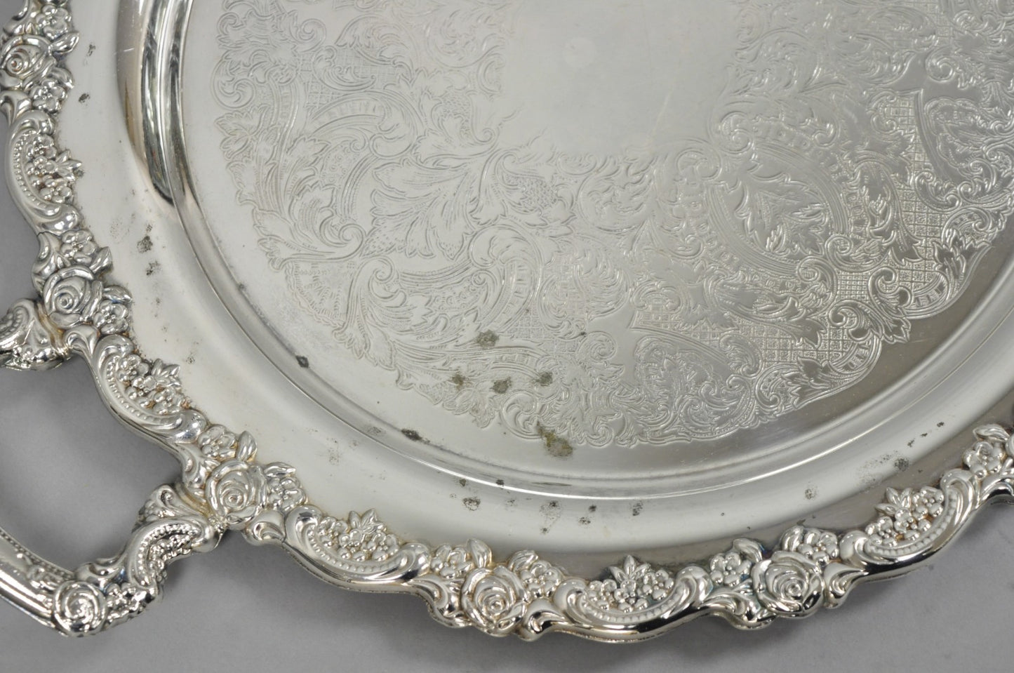 Vintage Oneida Silver Plated Round Twin Handle Serving Platter Bar Tray