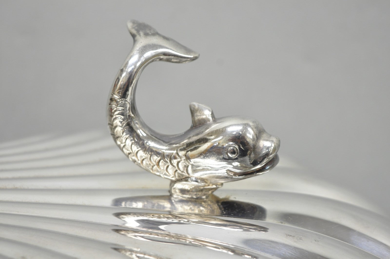 Vintage Eaton Silver Co Regency Silver Plated Clam Shell Warmer w Dolphin Handle