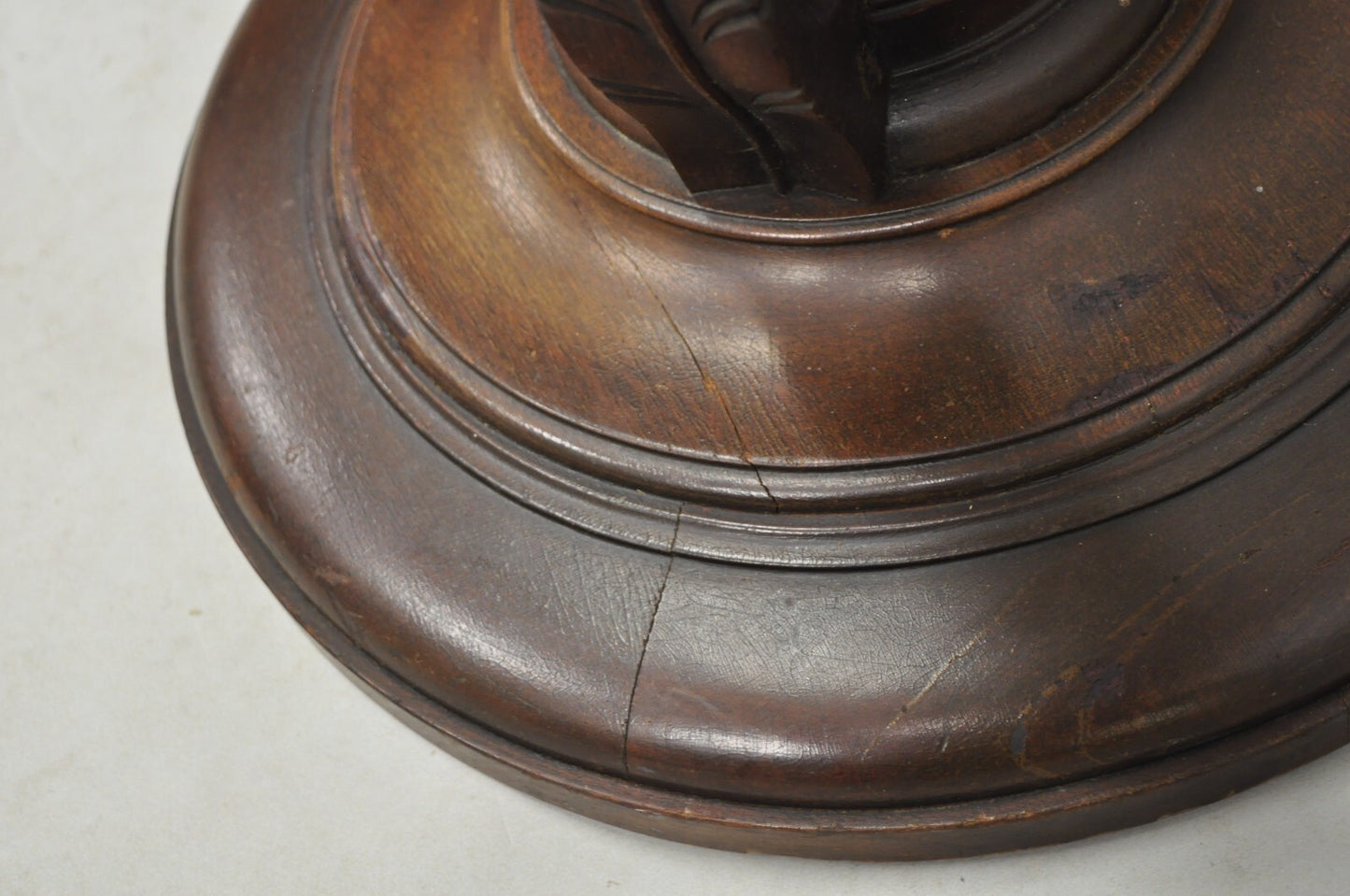 Vintage Grosfeld House Hollywood Regency Carved Mahogany Plume Round Side Table