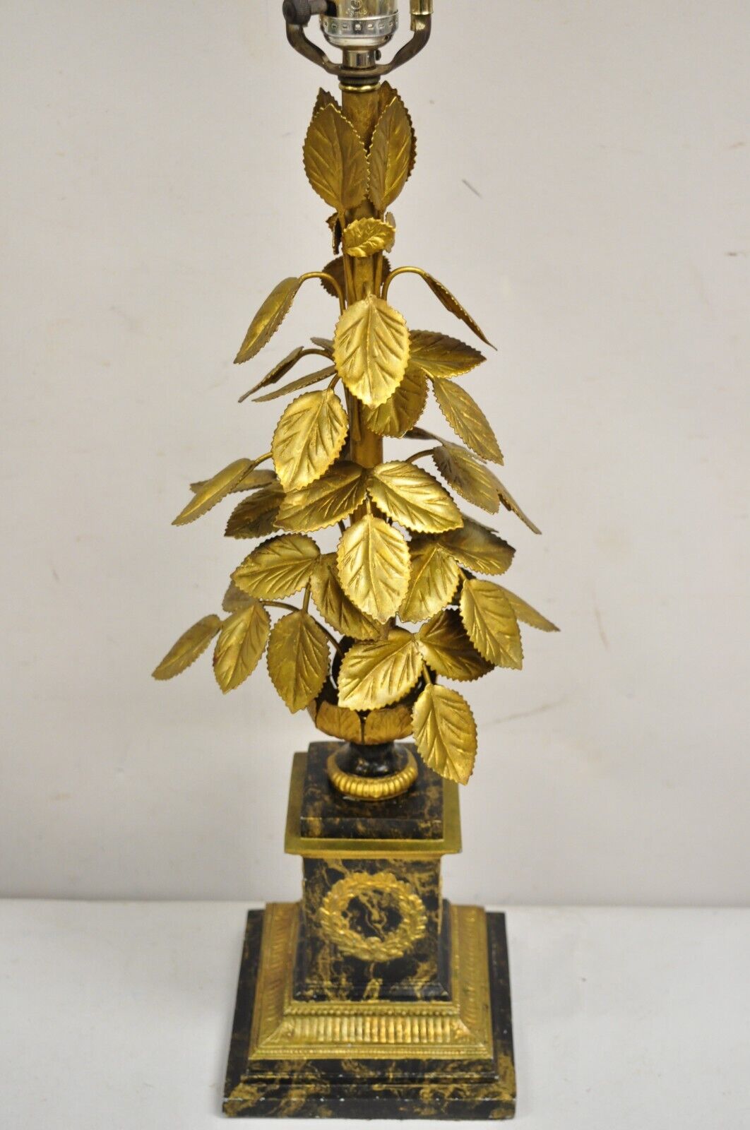 Vintage Italian Classical Leafy Foliate Gold Gilt Wreath Metal Table Lamp