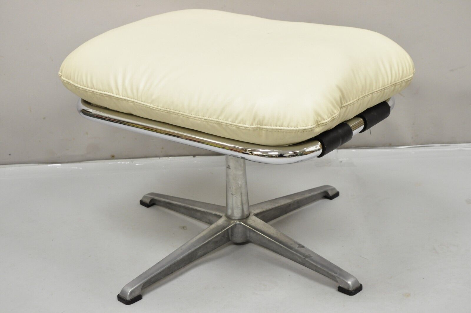 Vintage Directional Mid Century Modern Tubular Aluminum Base Swivel Ottoman