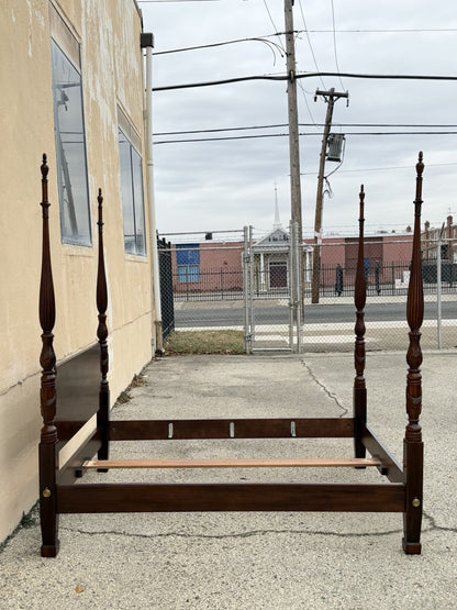 Henredon Georgian Chippendale Mahogany Queen Size Tall Carved Finial Poster Bed