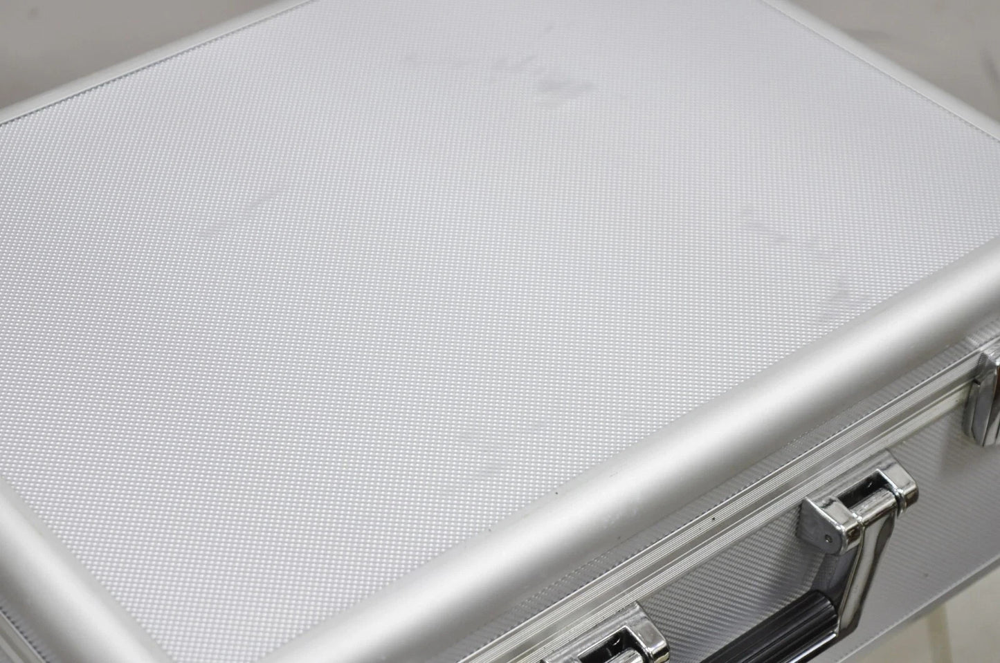 Modern Silver Aluminum Metal 17" Hard Case Storage Box Briefcase Carry On Bag