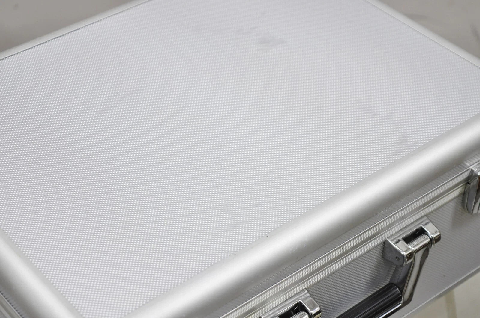 Modern Silver Aluminum Metal 17" Hard Case Storage Box Briefcase Carry On Bag