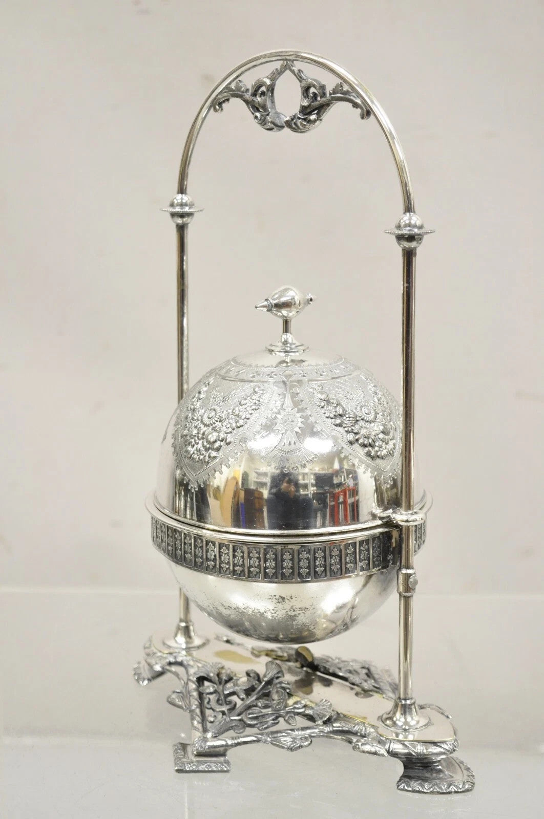 Antique Meriden Co Victorian Silver Plated Round Dome Covered Butler Butter Dish