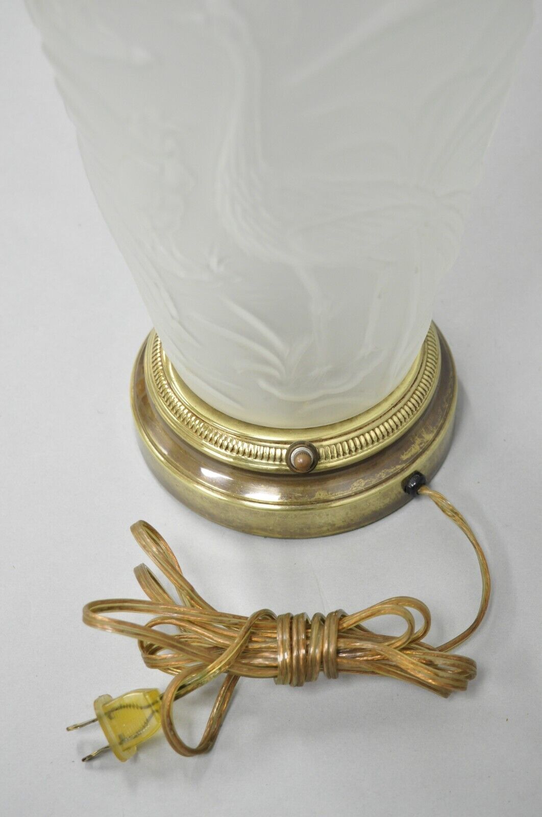 Vintage Chinoiserie Raised Satin Glass Tropical Birds Art Nouveau Table Lamp
