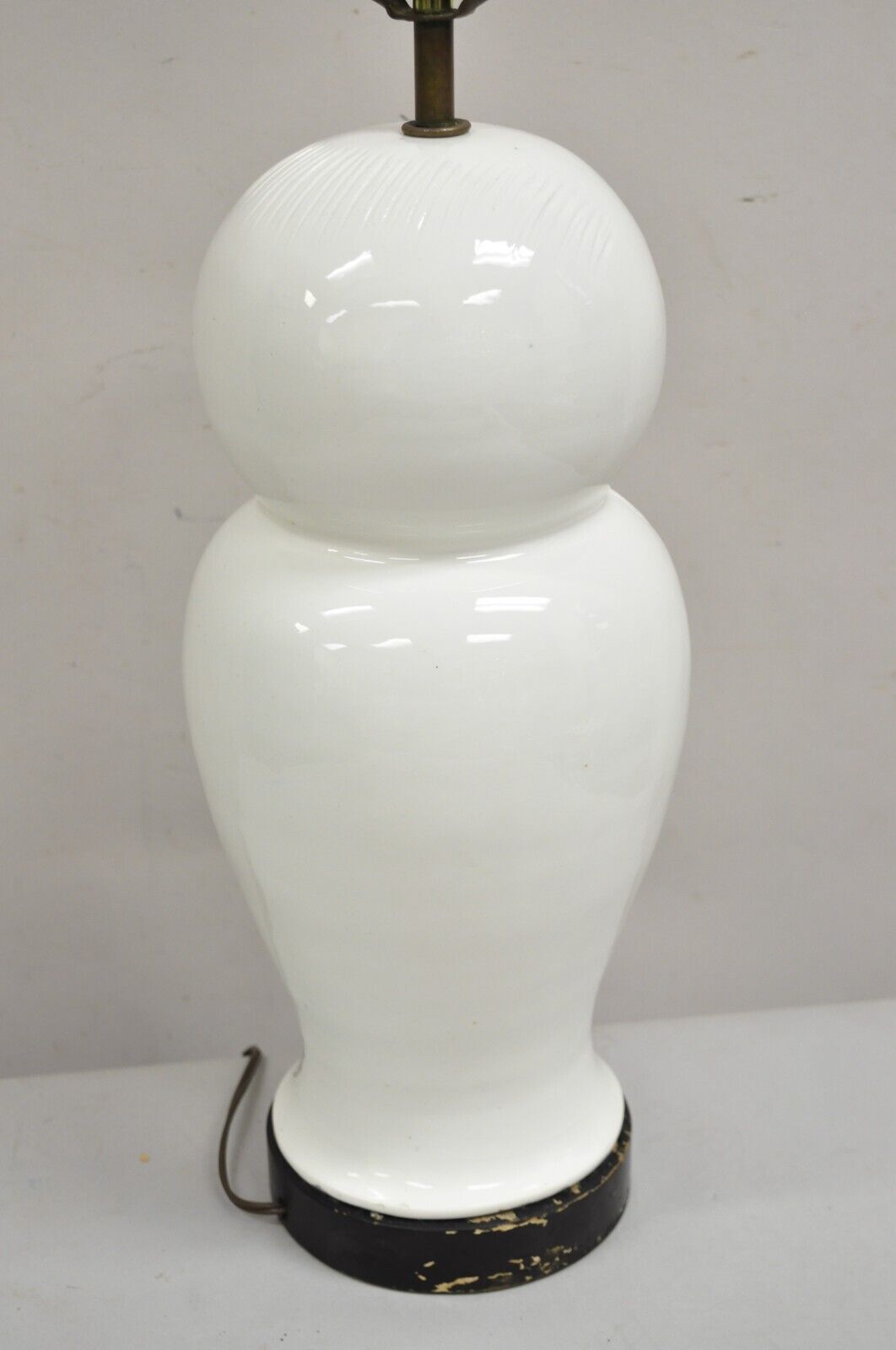 Vintage Mid Century Modern White Ceramic Porcelain Owl Form Table Lamp