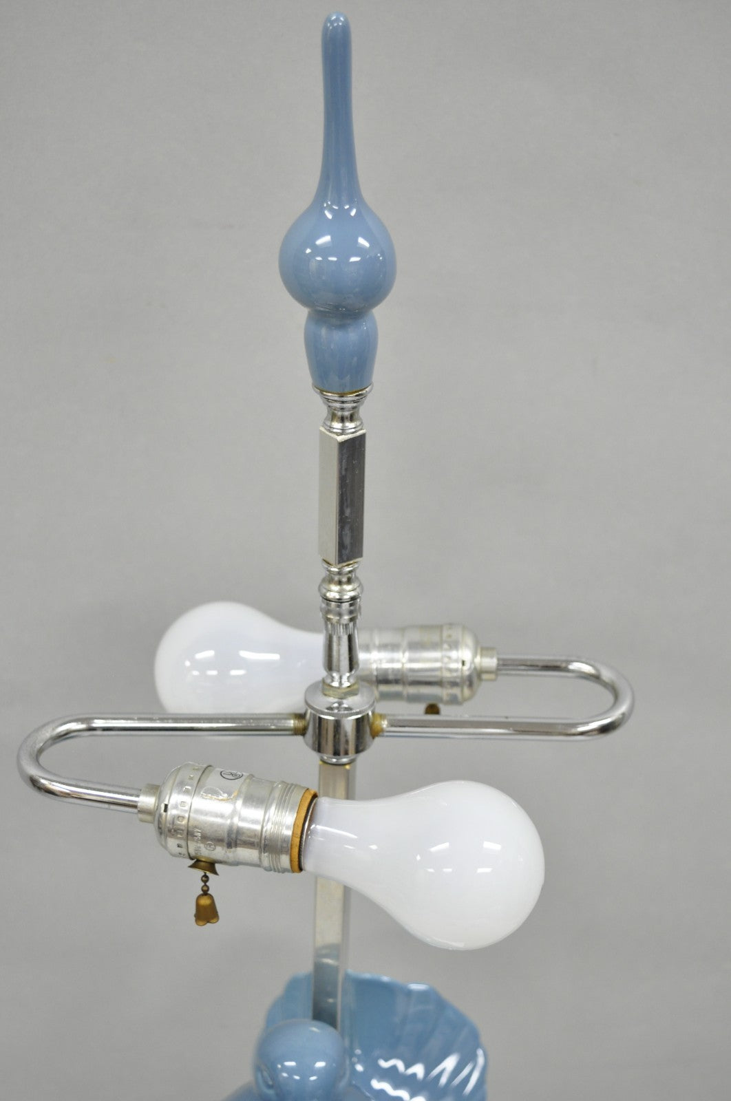 Vintage Chinoiserie Blue White Porcelain Hollywood Regency Dove Bird Table Lamp