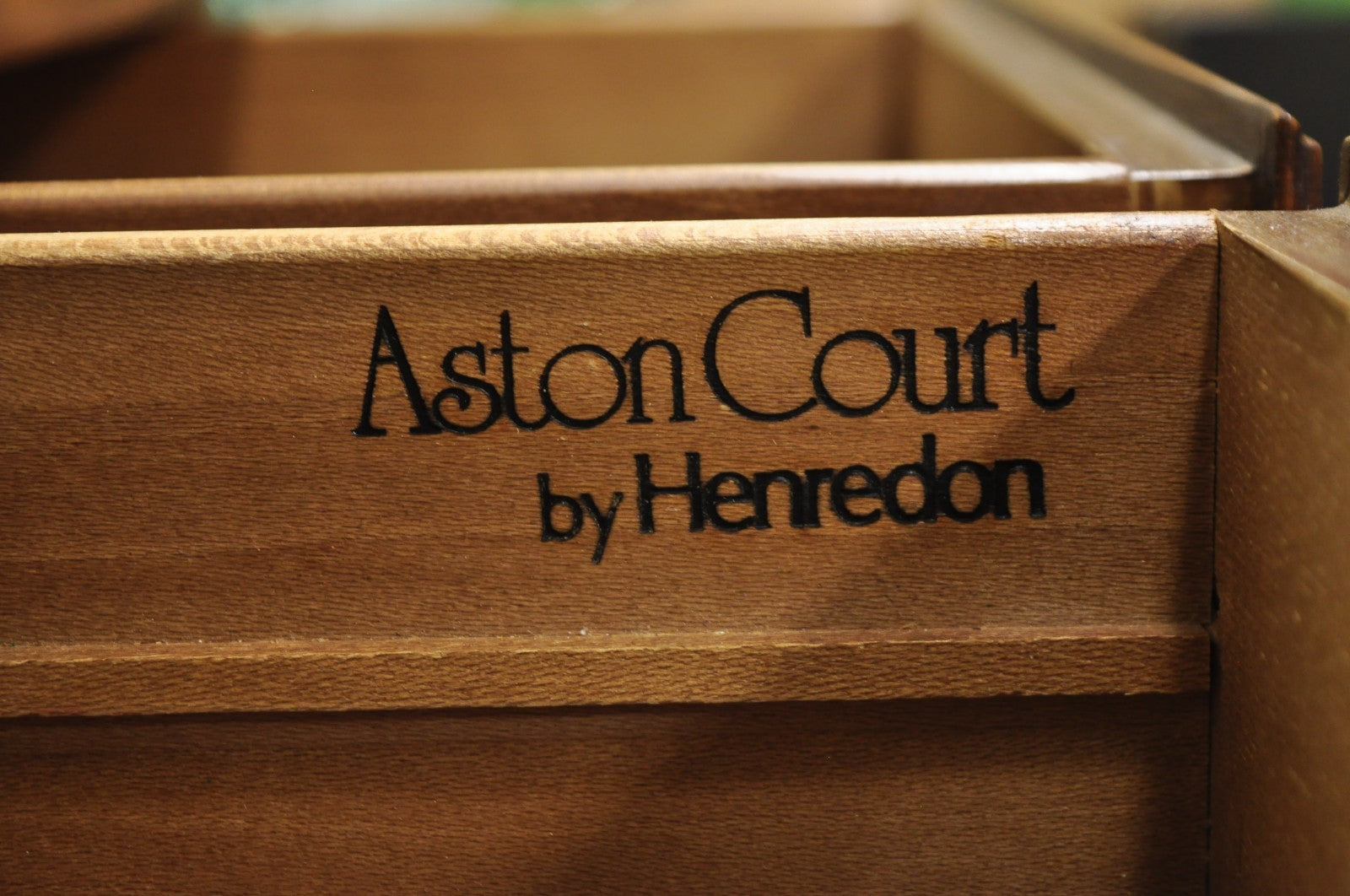 Henredon Aston Court Burl Wood Georgian Style Mahogany Long Dresser Credenza