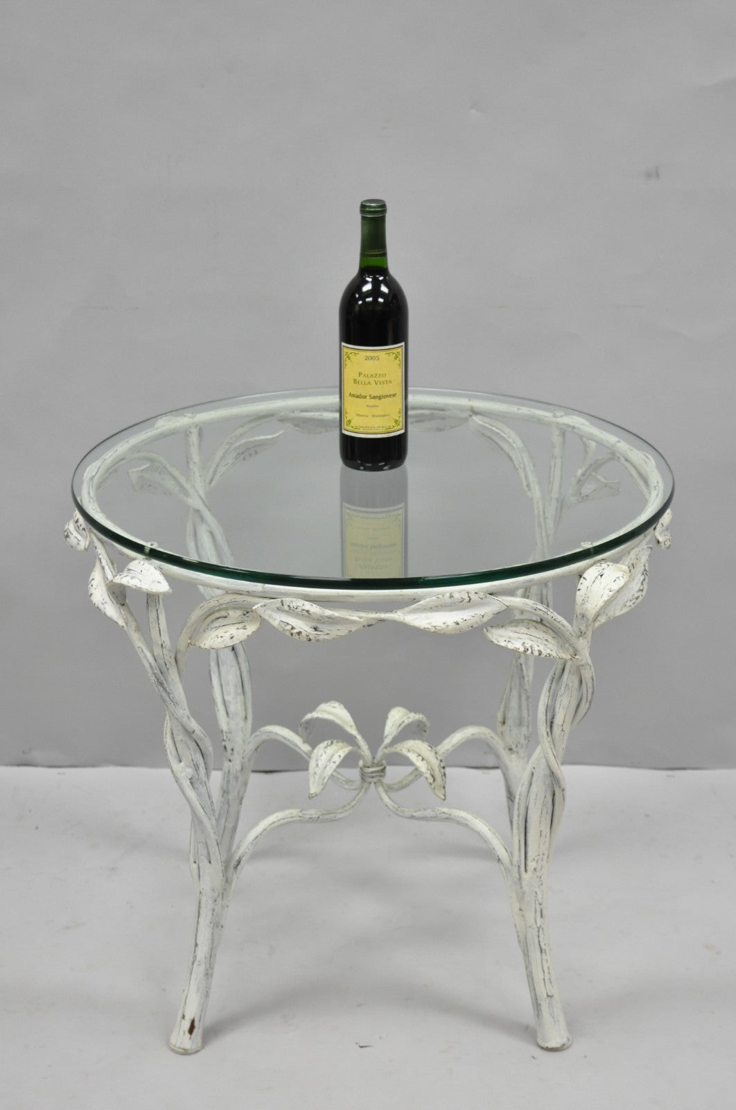 Vintage Italian Hollywood Regency Iron Leafy Scroll Round Occasional Side Table