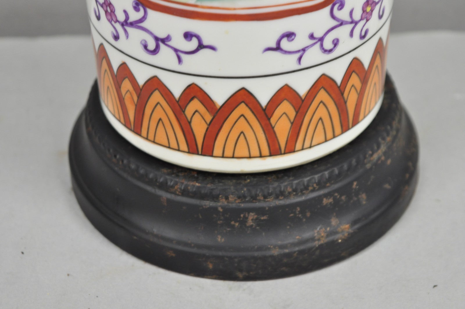Vintage Chinoiserie Japanese Porcelain Cylinder Oriental Painted Table Lamp