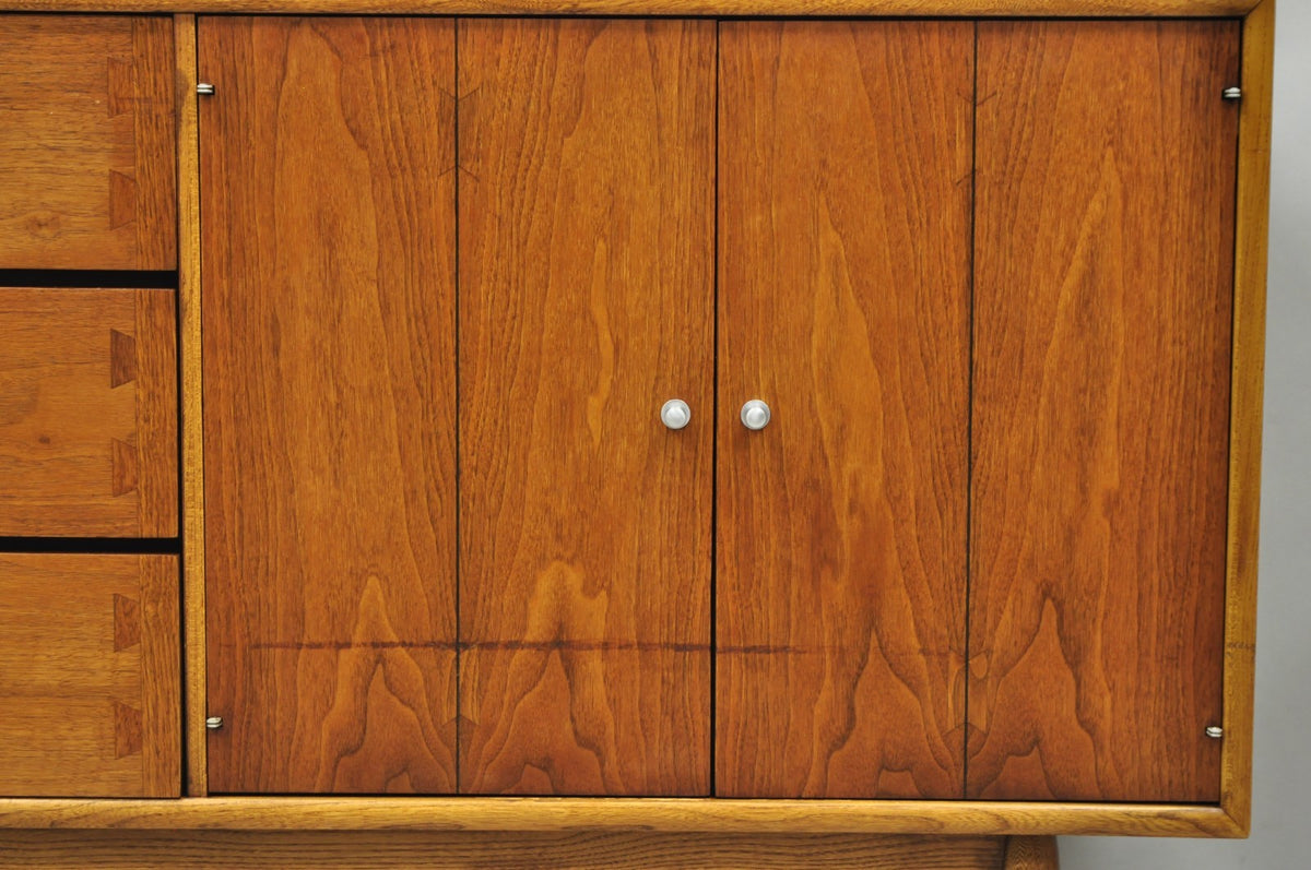 Vintage Lane Acclaim Mid Century Modern Walnut Dovetail Buffet Credenza Cabinet