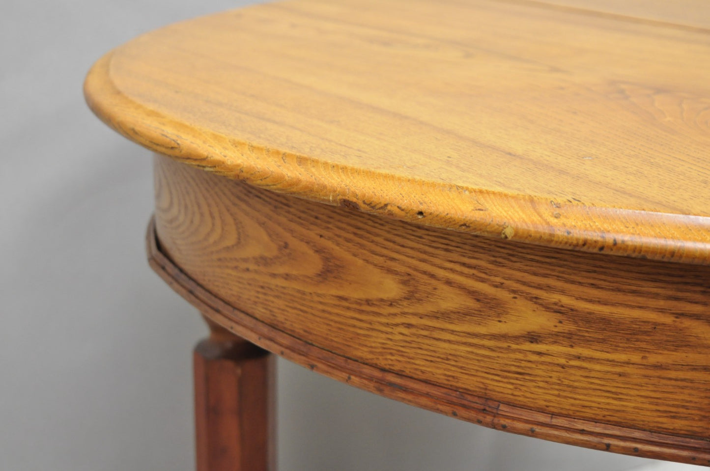 Antique English Victorian Oak & Elm Wood Round Extension Dining Table w 3 Leaves