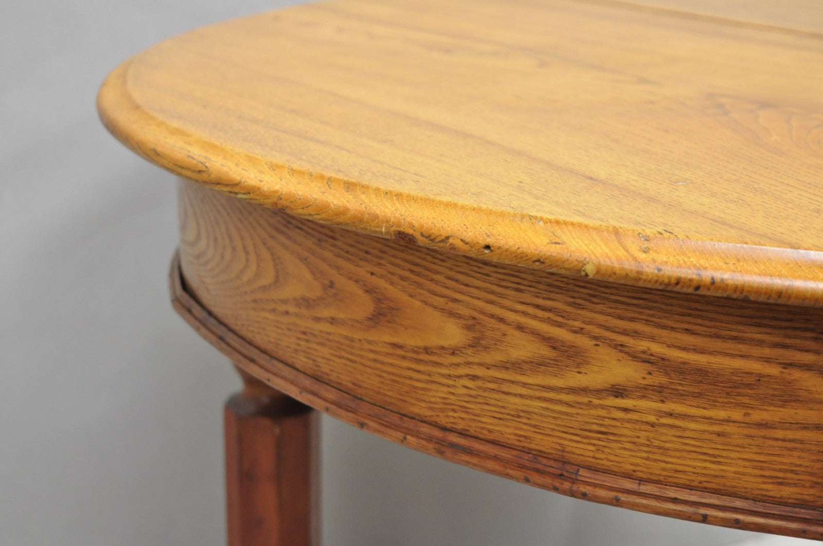 Antique English Victorian Oak & Elm Wood Round Extension Dining Table w 3 Leaves