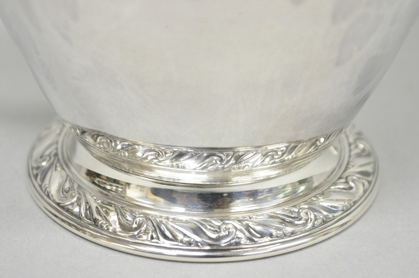 Vintage Oneida Briarcliff Victorian Silver Plated Water Pitcher