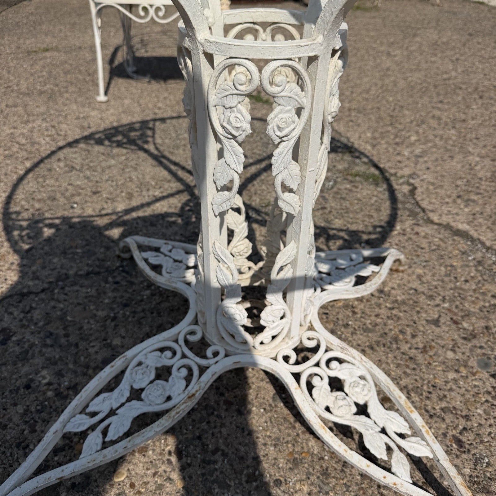 Vintage Russell Woodard Orleans Wrought Iron Pedestal Base Patio Dining Table