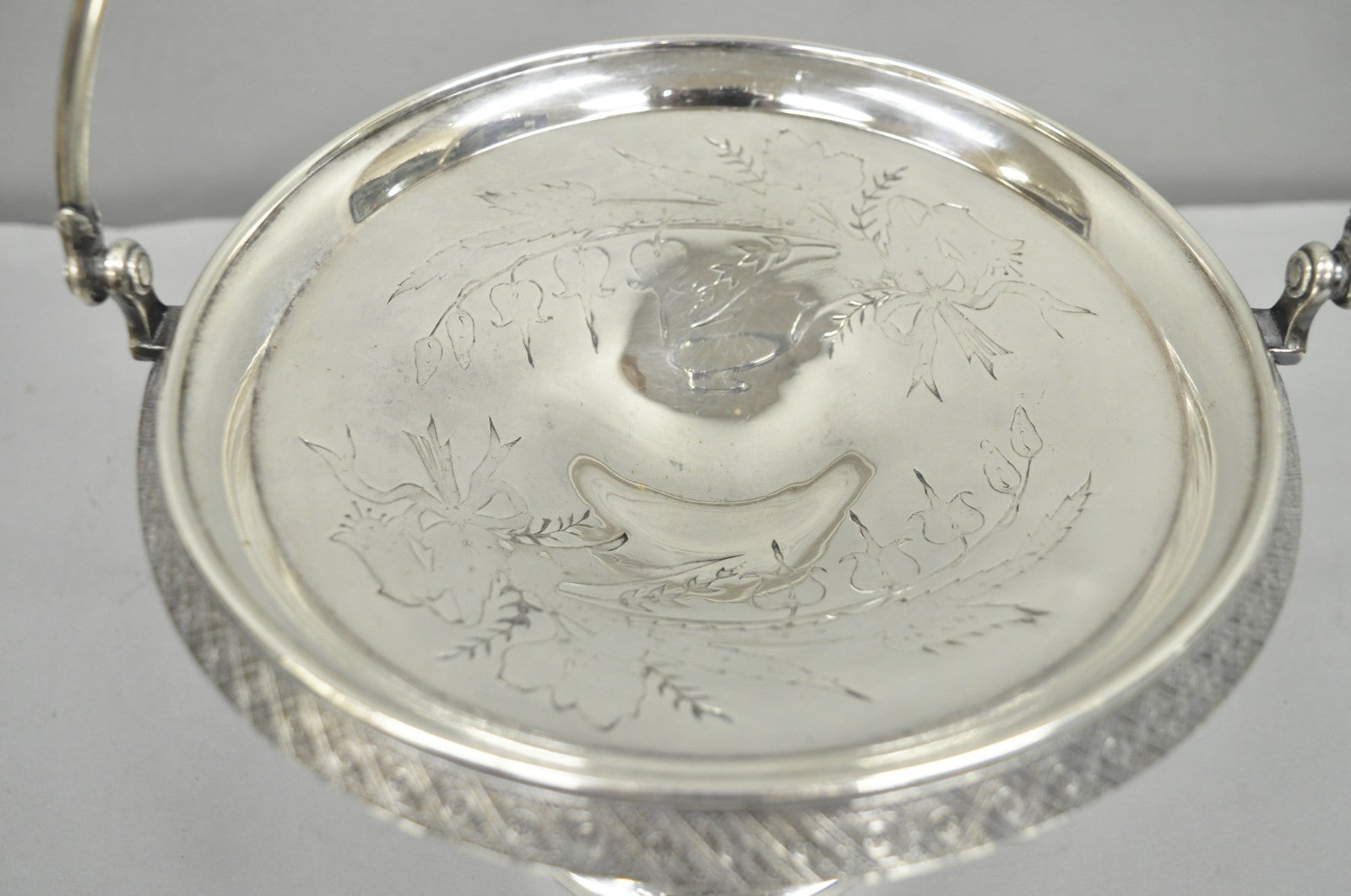 Antique Reed & Barton Victorian Silver Plated Pedestal Brides Basket w/ Handle
