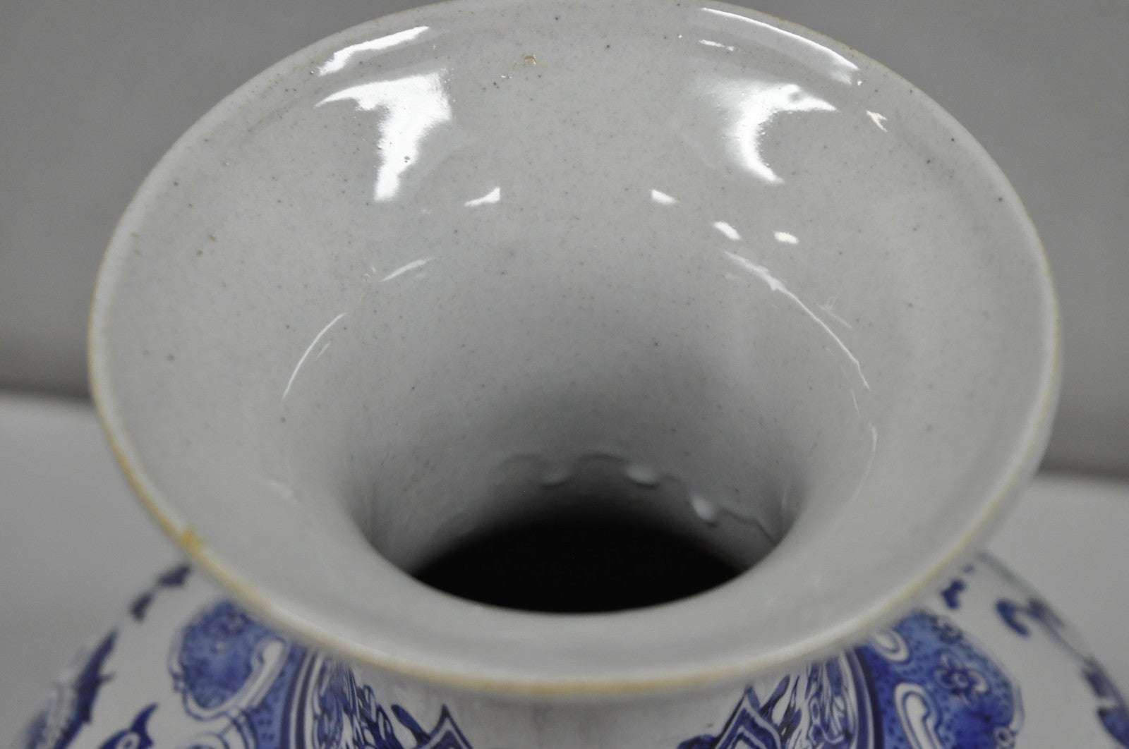Decorator Chinoiserie Chinese Blue & Gray Porcelain 12" Bulbous Flower Vase