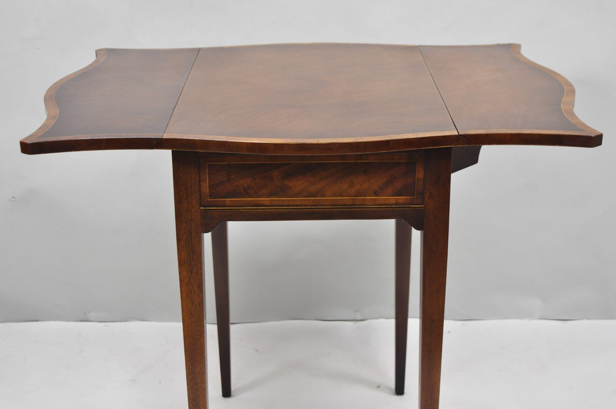 Vintage Baker Hepplewhite Style Mahogany Pembroke Dropleaf Lamp Side Table
