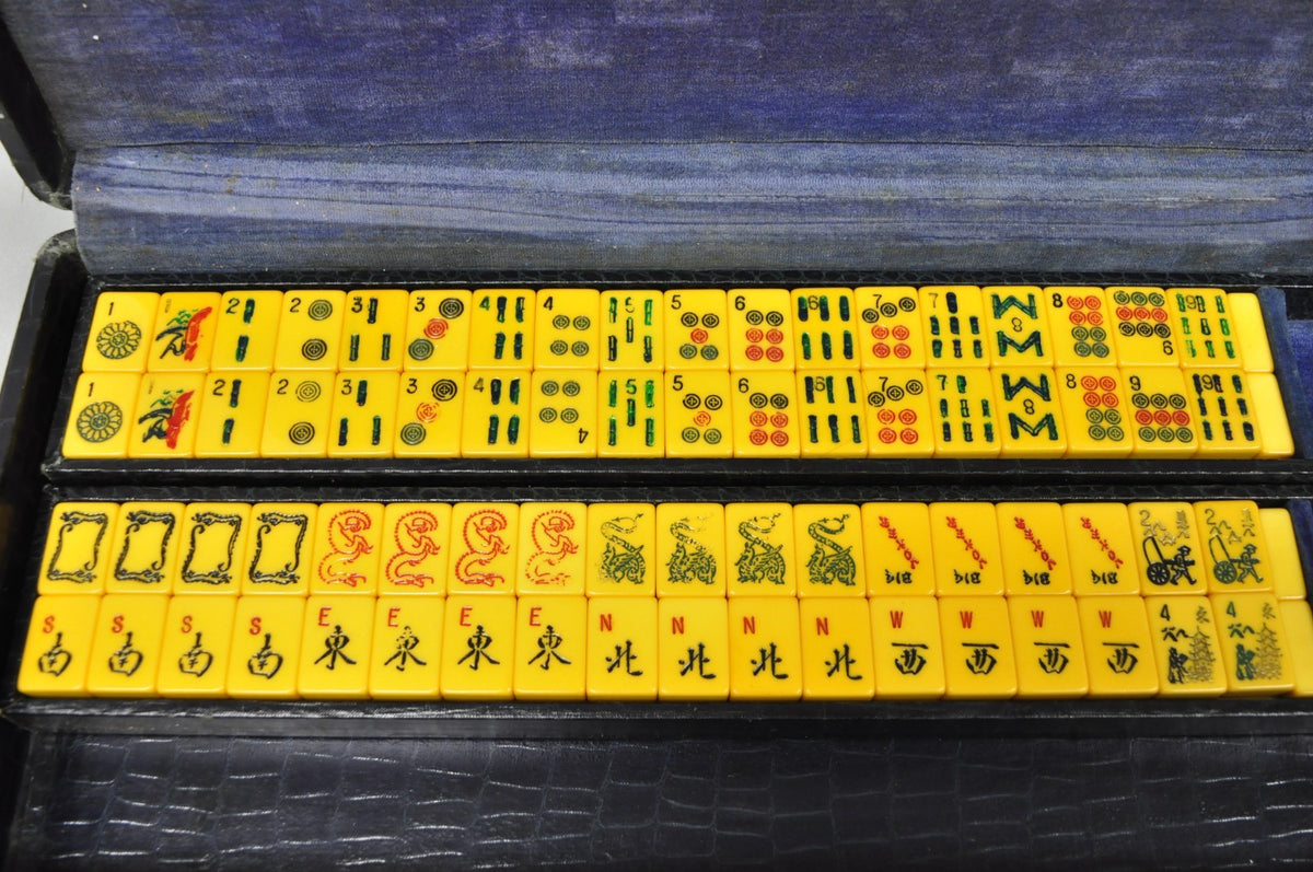 Vintage 1960s Mahjong Set Tiles in Case 162 Bakelite Tiles & 5 Racks