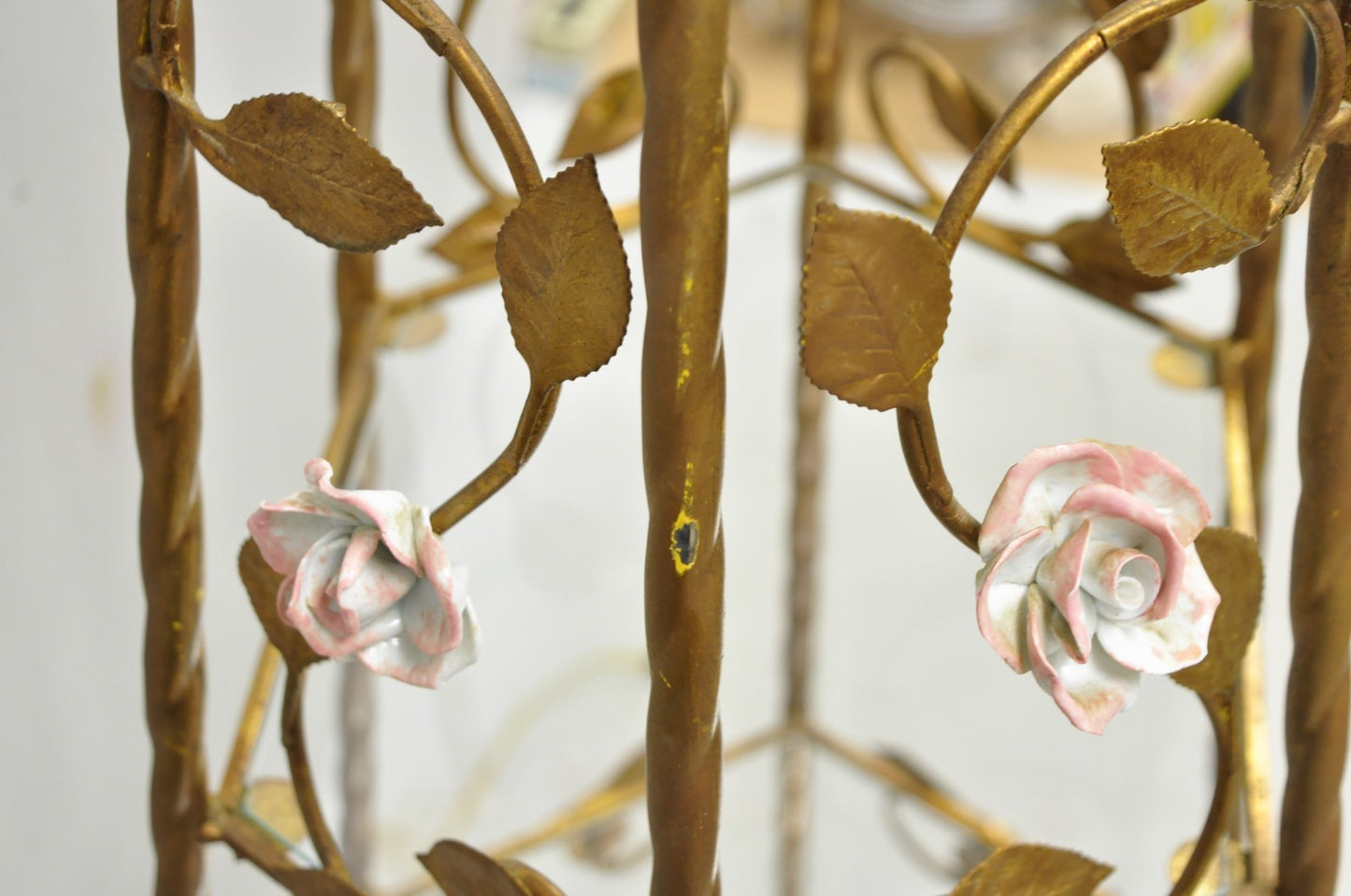 Vintage Italian Hollywood Regency Gold Tole Metal 4 Tier Lighted Etagere Curio