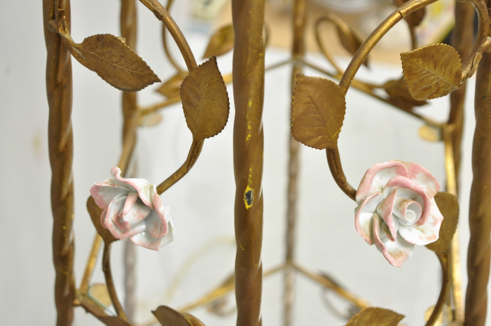 Vintage Italian Hollywood Regency Gold Tole Metal 4 Tier Lighted Etagere Curio