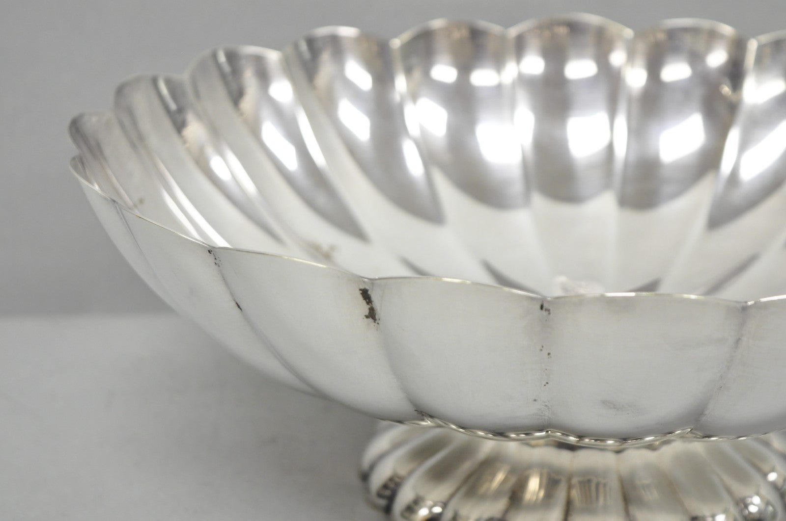 Vintage Reed & Barton Modern Silver Plated Oval Scalloped Pedestal Fruit Bowl