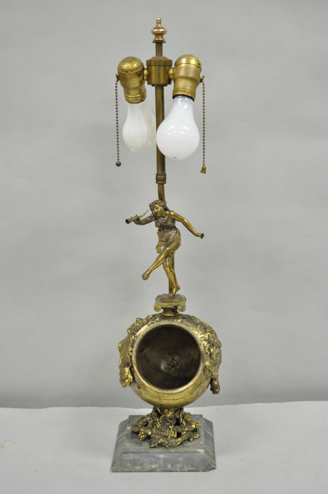 Antique French Renaissance Bronze Figural Game Hunting Lion Desk Table Lamp