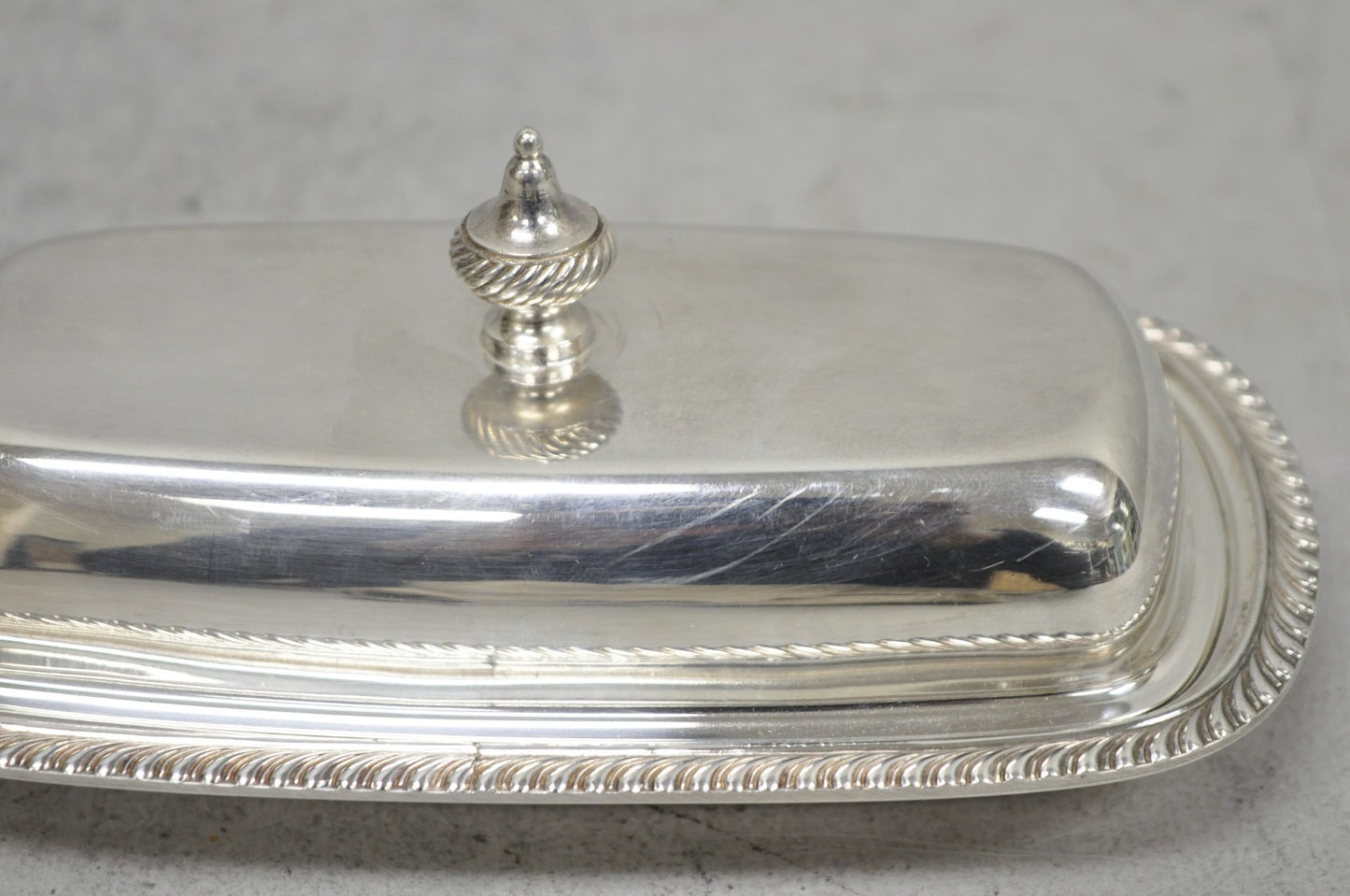 Vintage Oneida Silver Plated Covered Butter Dish w/ Glass Liner (A)