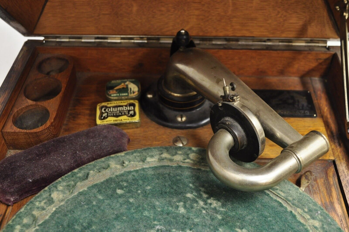 Victrola Victor Talking Machine Oak Case Record Player Model VV-IX-252347G