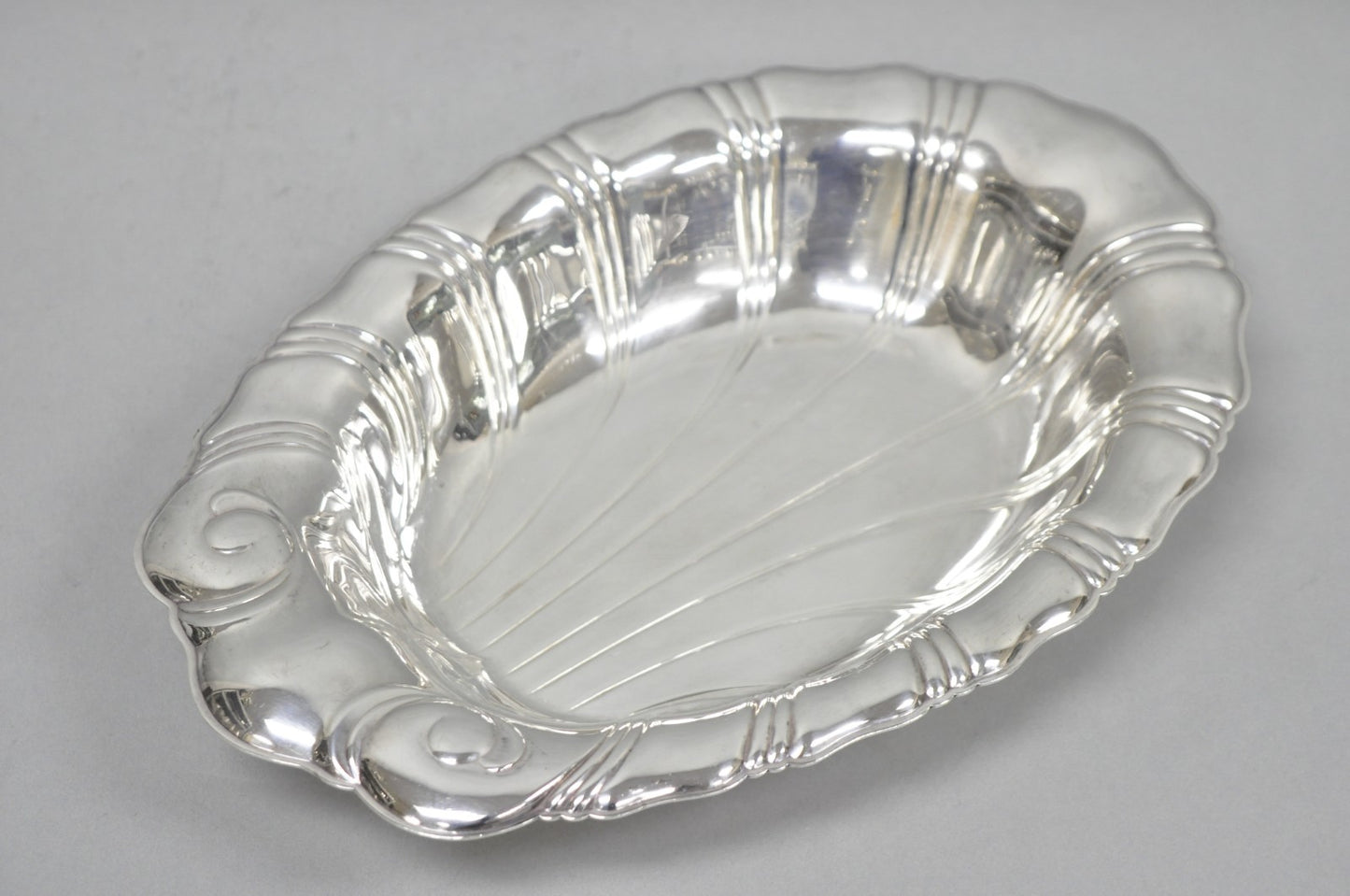 Vintage Rogers Bros "Neptune" 9312 Silver Plated Clam Shell Candy Dish Bowl