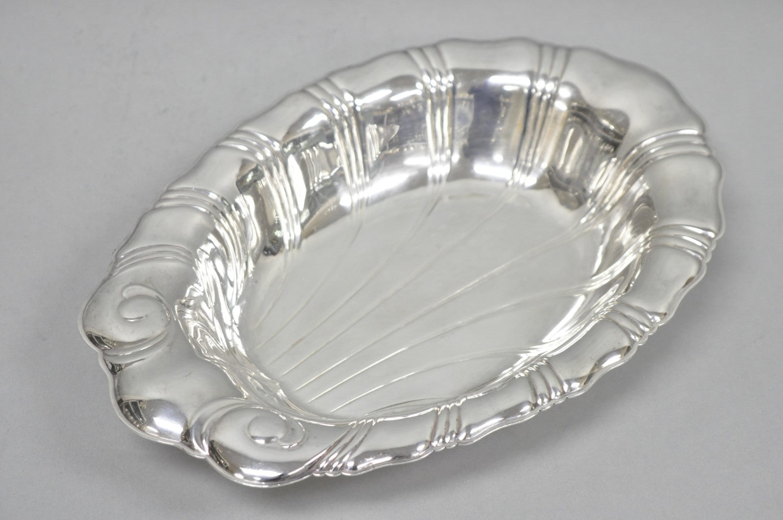 Vintage Rogers Bros "Neptune" 9312 Silver Plated Clam Shell Candy Dish Bowl