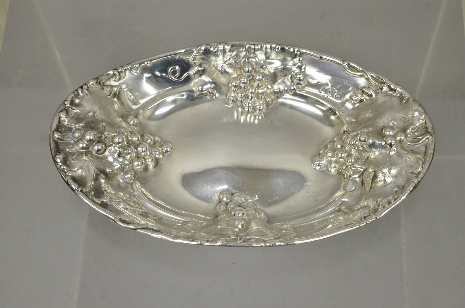Homan Mfg Co. 1685 Silver Plate Repousse Victorian Embossed Grapevine Dish