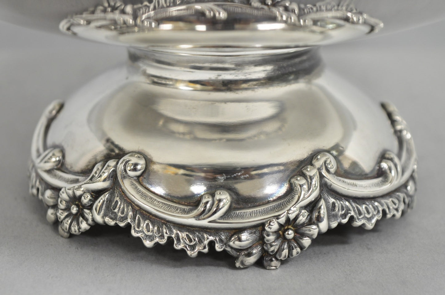 Antique Meriden Silver Plated Floral Repousse Pedestal Brides Wedding Basket