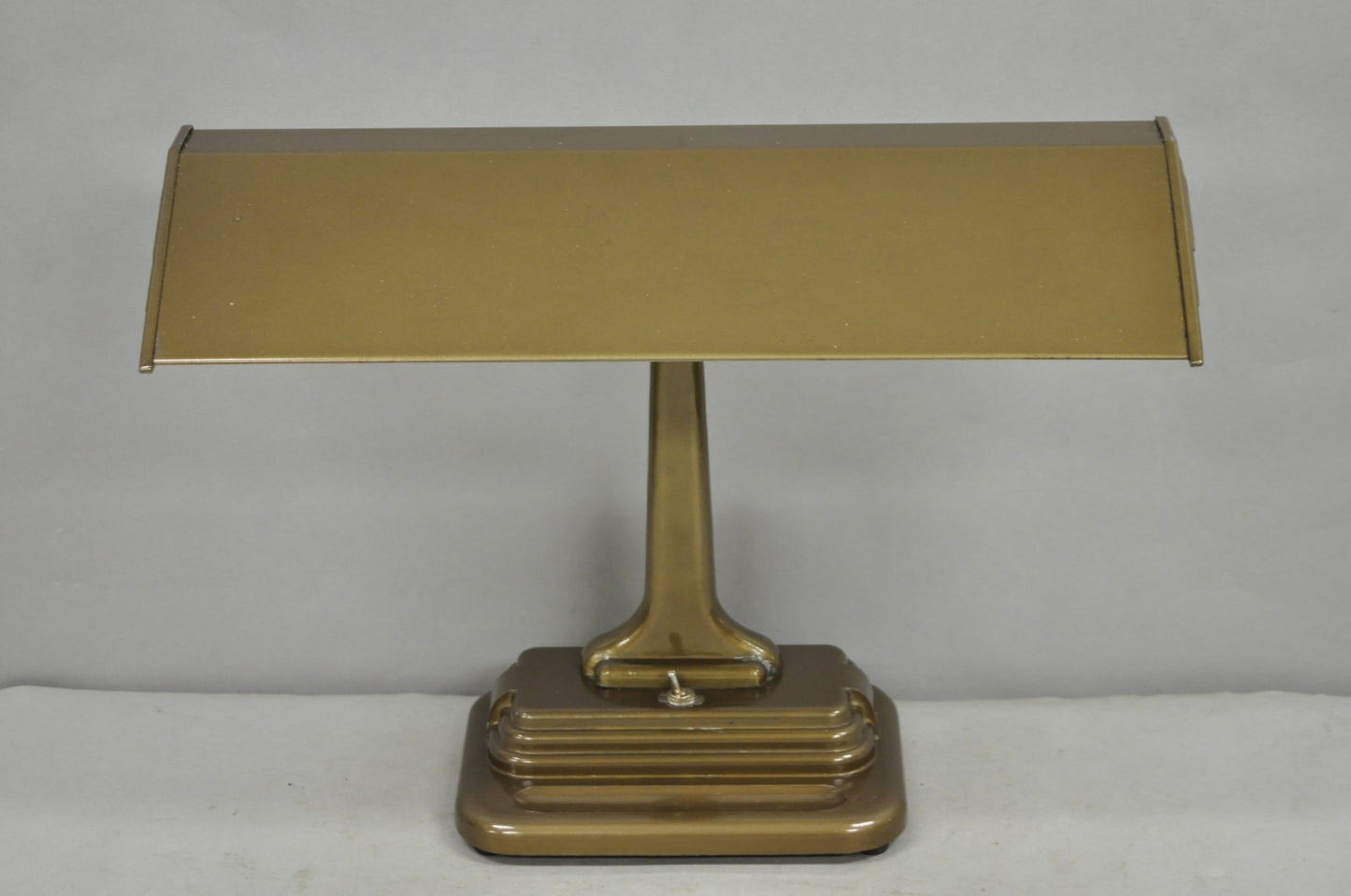Vintage Mid Century Modern Art Deco Metal Bronze Finish Bankers Table Desk Lamp